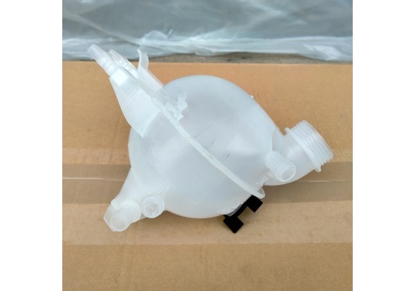 Розширювальний бачок охолодження Citroen C2, C3, C3 Picasso, DS3, C-ELYSEE, C4 Cactus, C3 Pluriel, Peugeot 1007, 207, 2008, 208, 301, 1323T9, 9800777280